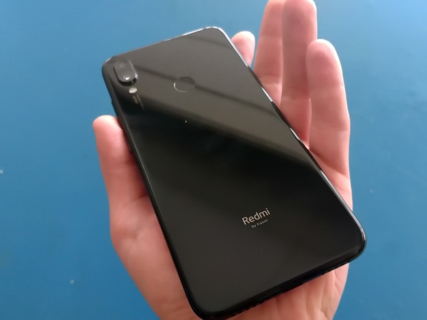 Стильный корпус Reddmi Note 7, требующий защиты